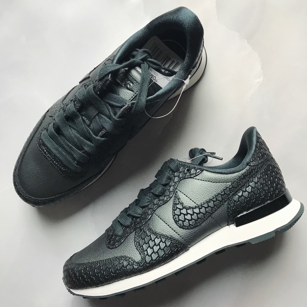 Nike Dark Metallic Green Internationalist Sneakers